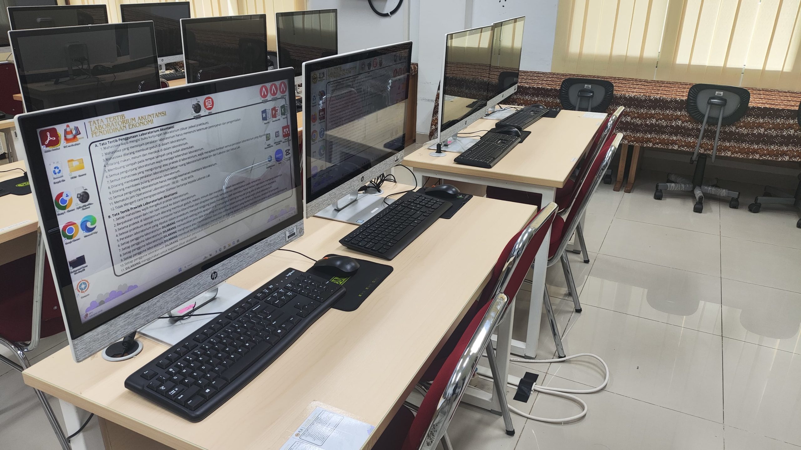 Fasilitas Komputer Lab