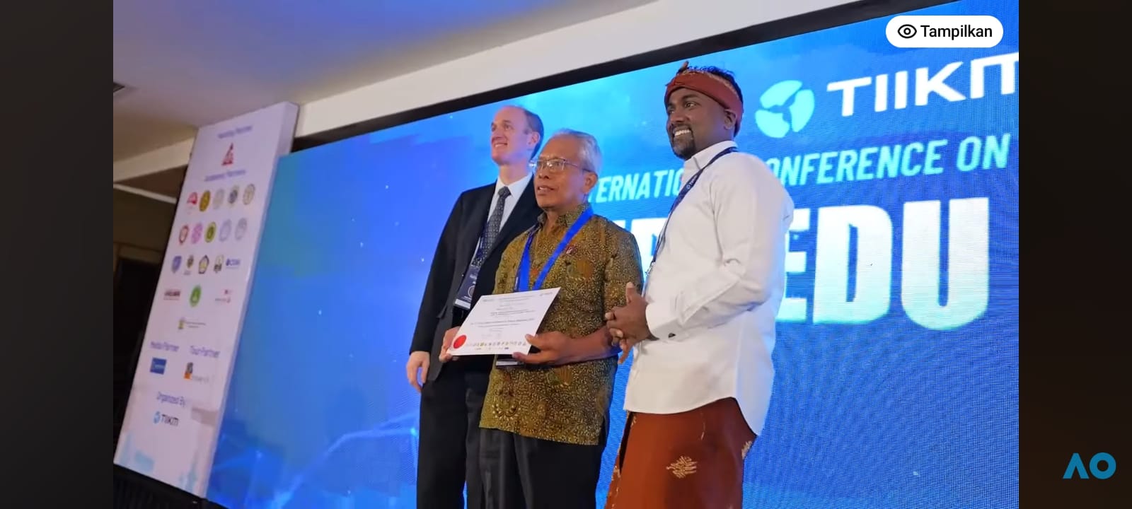 Prestasi Dosen: Best Presentation 8th International Conference FUTURE EDU 2025
